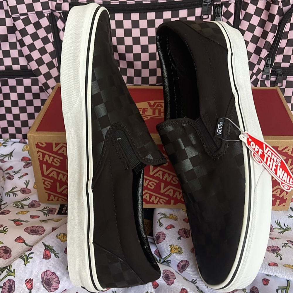 Vans Men’s Classic Slip-On (Checkerboard)Black/Black
VN000EYE276
Sneakers - Picture 12 of 15